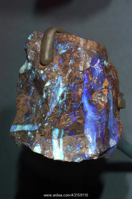 : Opal. Unpolished opal specimen : Opal. Unpolished opal specimen