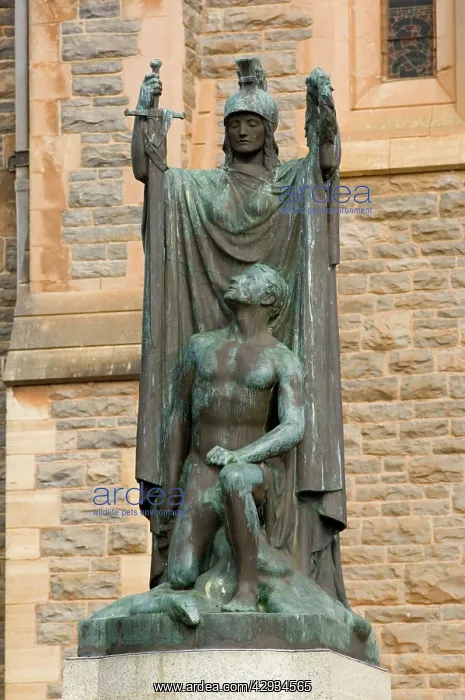 : Verdigris on 1914-1918 war memorial : Verdigris on 1914-1918 war memorial