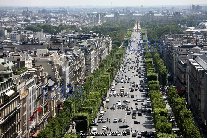 : The view of Avenue des Champs Elysees. Paris : The view of Avenue des Champs Elysees. Paris