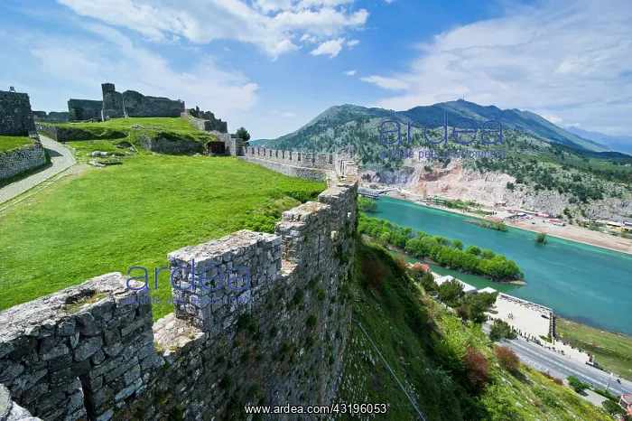 : View over the Buna river, from the Rozafa Castle : View over the Buna river, from the Rozafa Castle