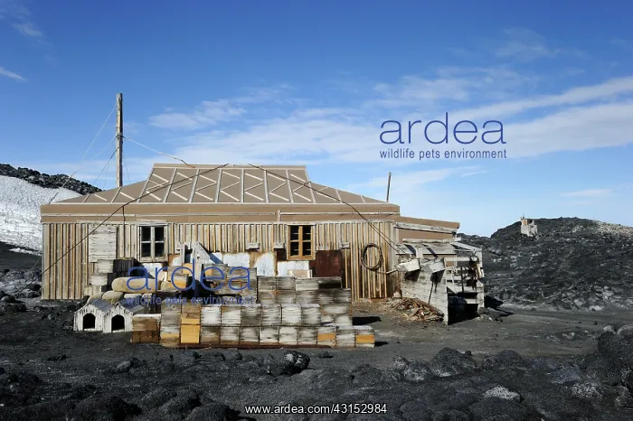 : Front view of the Cape Royds Hut : Front view of the Cape Royds Hut