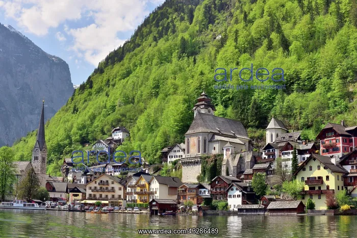 : View of Hallstatt on Lake Hallstatt, Salzkammergut : View of Hallstatt on Lake Hallstatt, Salzkammergut