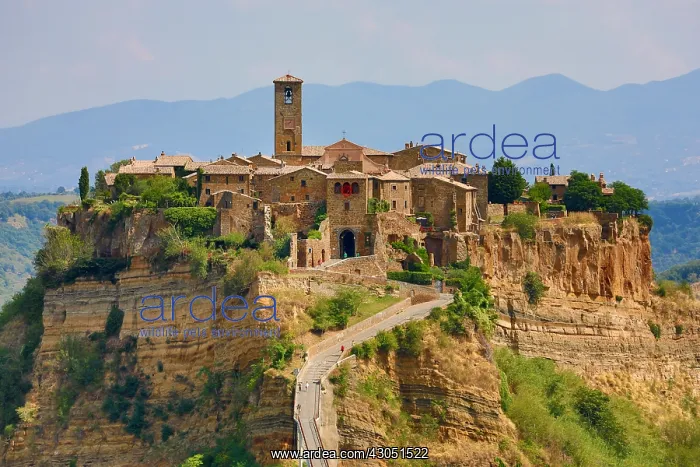 : View of the hilltop village of Civita di Bagnoregio : View of the hilltop village of Civita di Bagnoregio