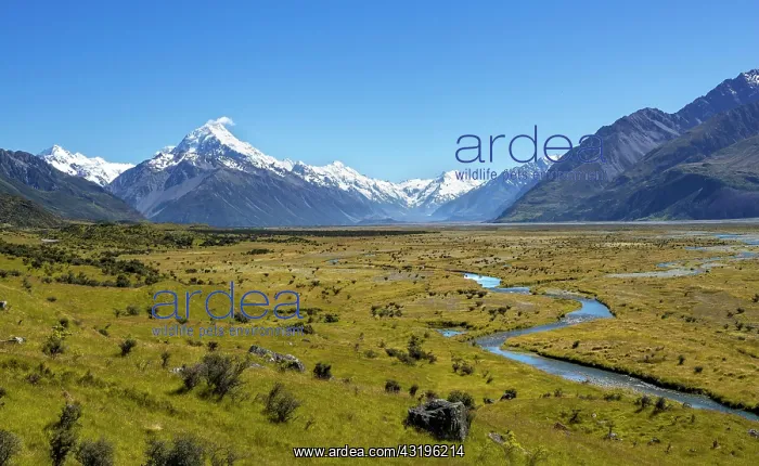: View of Mount Cook and snow covered mountains with : View of Mount Cook and snow covered mountains with
