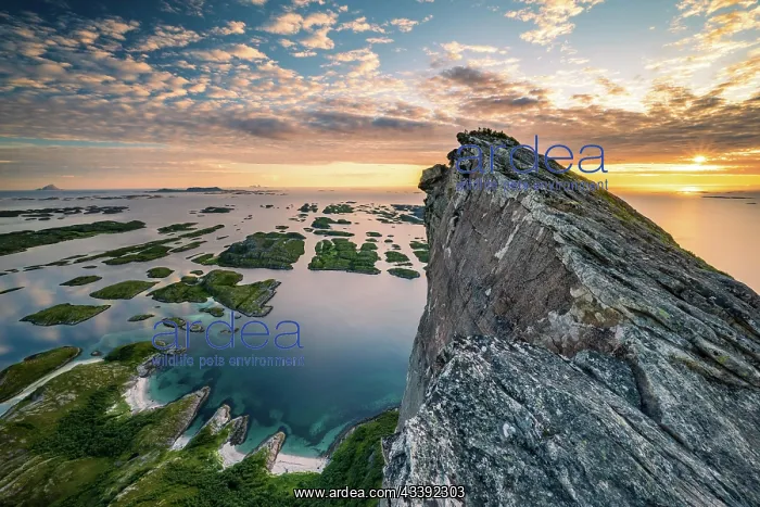 : View from the mountain Rcdcylcva to the island world : View from the mountain Rcdcylcva to the island world