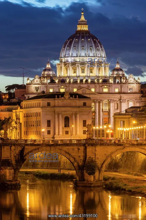 : View from Ponte Umberto I across the Tiber River : View from Ponte Umberto I across the Tiber River