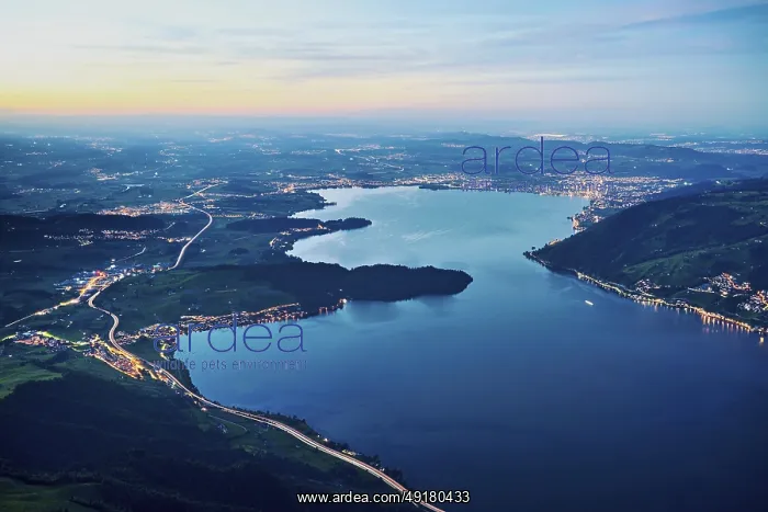 : View from Rigi Kulm to the sea of lights with Lake Zug and the Kiemen : View from Rigi Kulm to the sea of lights with Lake Zug and the Kiemen
