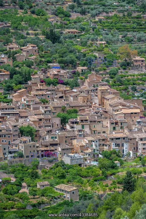 : View of typical houses of the mountain village Fornalutx wit : View of typical houses of the mountain village Fornalutx wit
