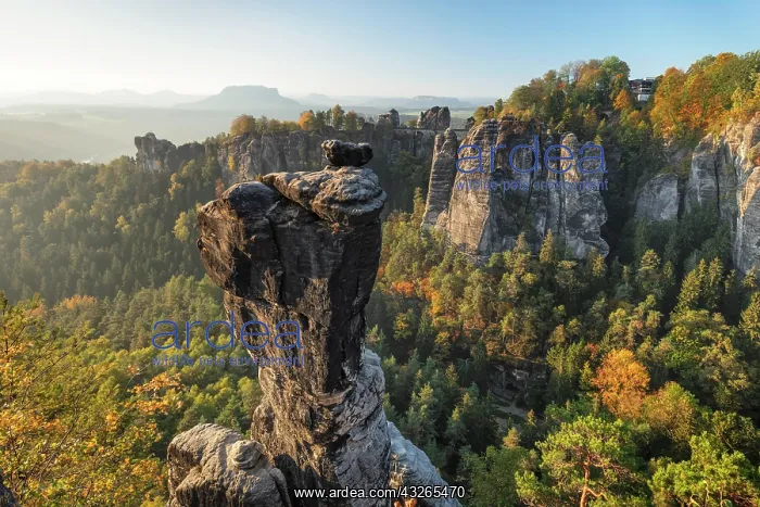 : View over the Wehlnadel to the Bastei bridge, Llilienstein : View over the Wehlnadel to the Bastei bridge, Llilienstein
