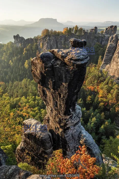 : View over the Wehlnadel to the Bastei bridge, Llilienstein : View over the Wehlnadel to the Bastei bridge, Llilienstein