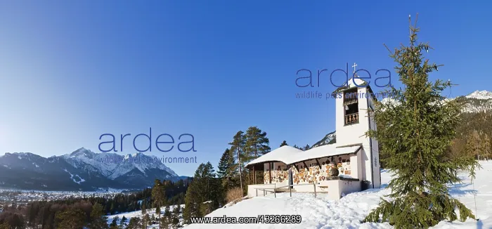 : View of Wetterstein mountain chain with : View of Wetterstein mountain chain with