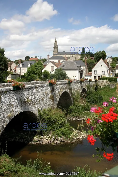 : The village of Cande-Sur-Beuvron in Loire : The village of Cande-Sur-Beuvron in Loire