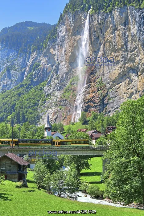 : Village view with Staubbach Falls, Lauterbrunnen : Village view with Staubbach Falls, Lauterbrunnen
