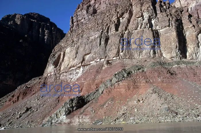 : Volcanic Dike : Volcanic Dike