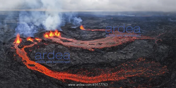 : Volcanic eruption, Sundhnukur crater chain : Volcanic eruption, Sundhnukur crater chain