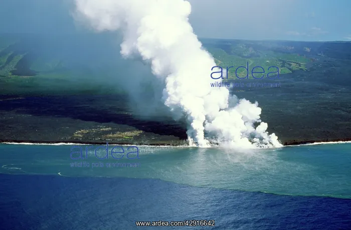 : Volcano - Larva flowing from Kilauea and entering the sea : Volcano - Larva flowing from Kilauea and entering the sea