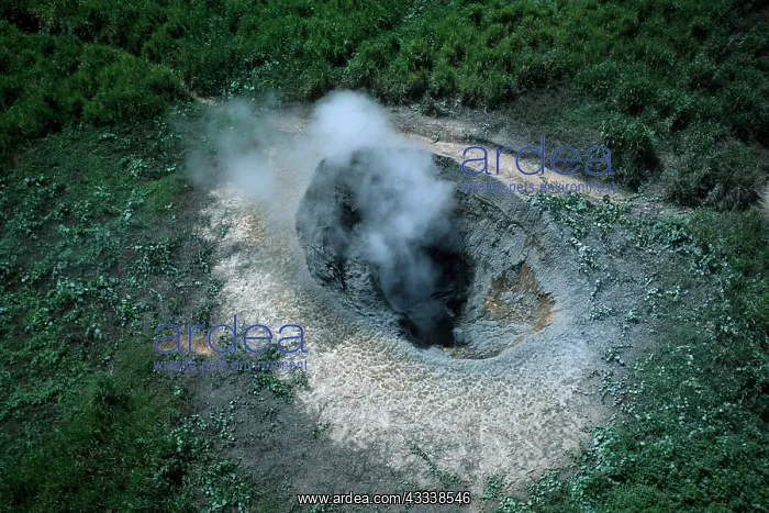 : Vulcano in Gabuna zolf area, Walindi, West New Britain, Papu : Vulcano in Gabuna zolf area, Walindi, West New Britain, Papu
