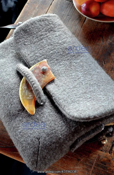 : Walet made with yak whool by Norlha : Walet made with yak whool by Norlha