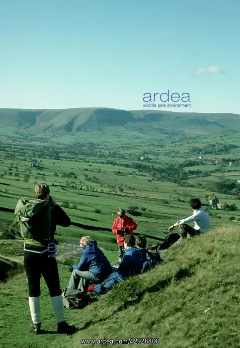 : WALKERS - EDALE, DERBYSHIRE, UK : WALKERS - EDALE, DERBYSHIRE, UK