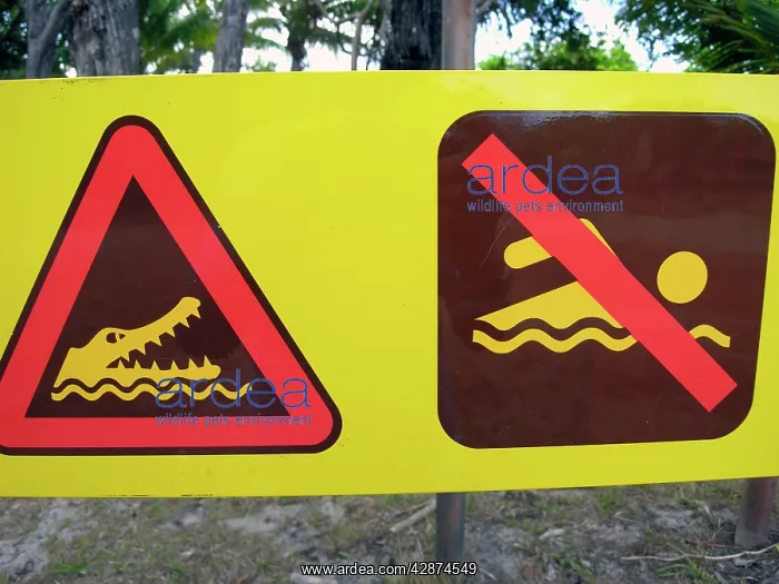  : Warning sign - These signs are to be seen on all