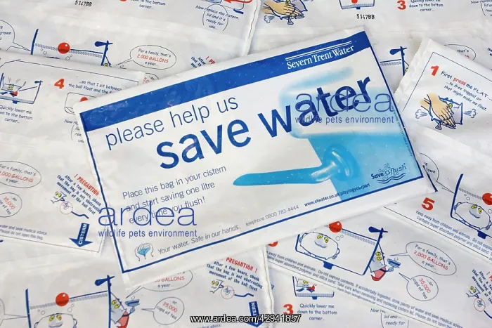 : Water conservation - placing water hippo saveaflush : Water conservation - placing water hippo saveaflush