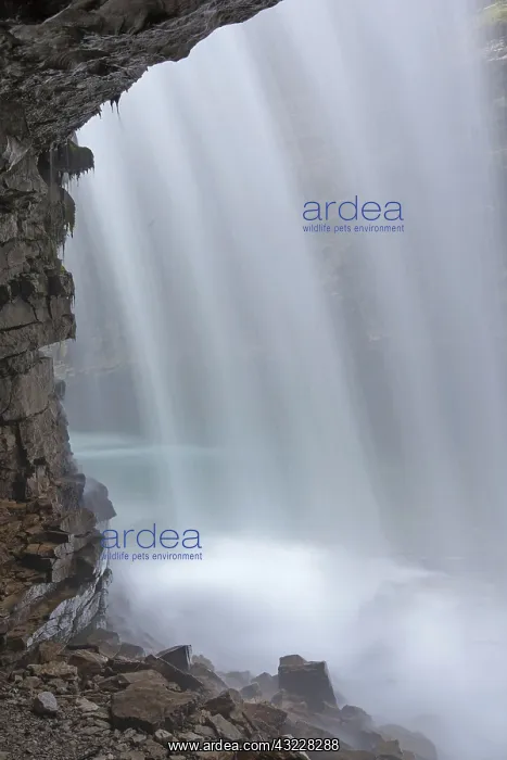  : Waterfall