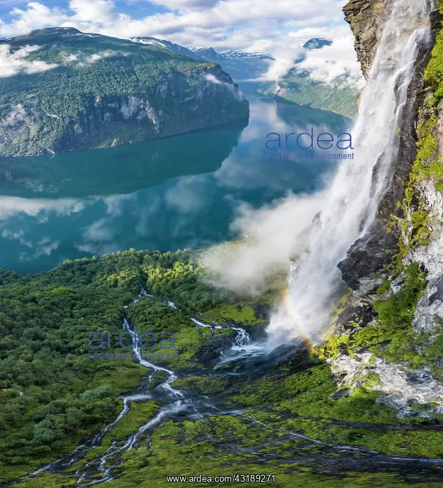 : Waterfall Gjerdefossen, at nrnesvingen viewpoint : Waterfall Gjerdefossen, at nrnesvingen viewpoint