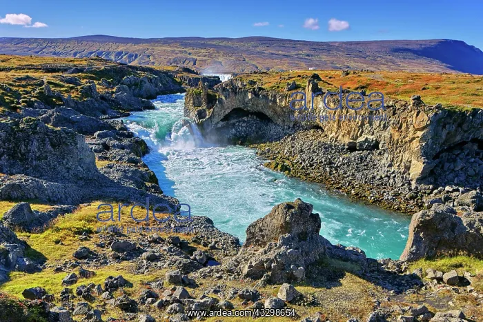: Waterfall Godafoss, Laugar, Fossh&, xecb29;, Iceland : Waterfall Godafoss, Laugar, Fossh&, xecb29;, Iceland