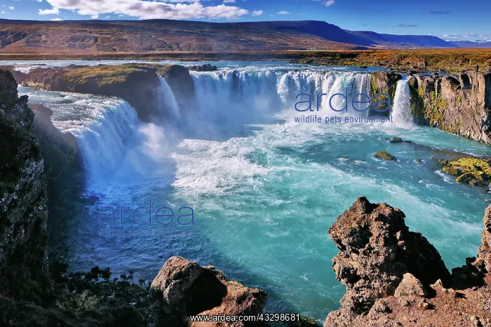 : Waterfall Godafoss, Laugar, Fossh&, xecb29;, Iceland : Waterfall Godafoss, Laugar, Fossh&, xecb29;, Iceland