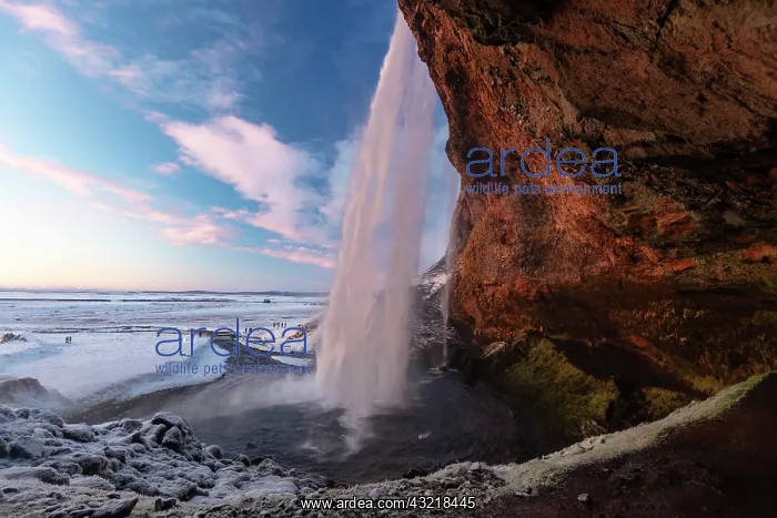  : Waterfall Seljalandsfoss in winter, Su&, x35cac;and