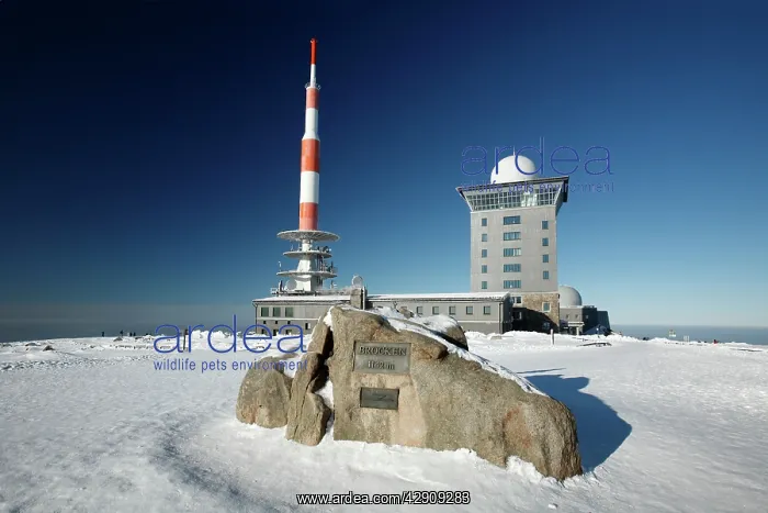 : Weather Station and transmitter mast on Brocken : Weather Station and transmitter mast on Brocken