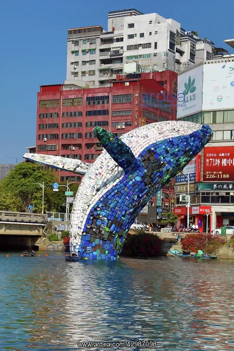  : Whale in Love ecological art installation in