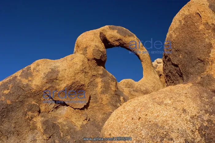 : Whitney Portal Arch - amazing rock arch of red : Whitney Portal Arch - amazing rock arch of red