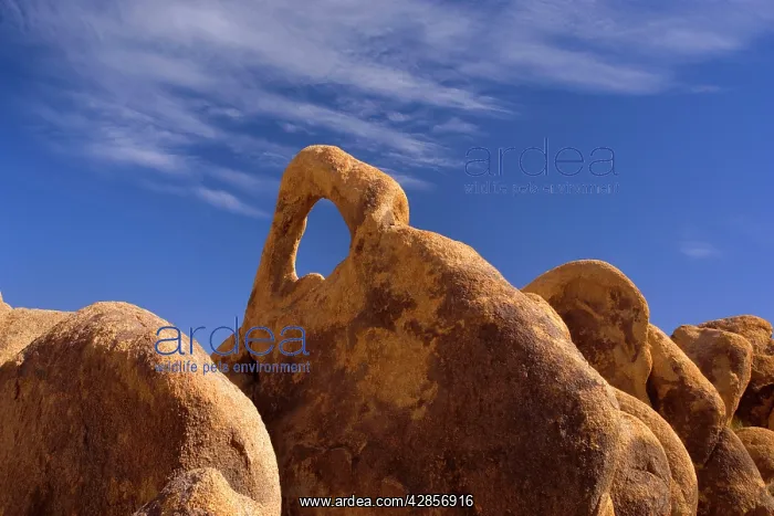 : Whitney Portal Arch - amazing rock arch of red : Whitney Portal Arch - amazing rock arch of red