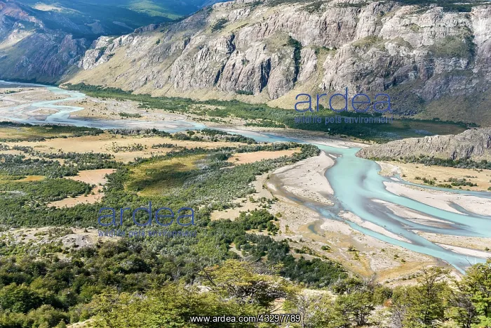 : Wide river valley of the meandering Rio De Las Vueltas : Wide river valley of the meandering Rio De Las Vueltas