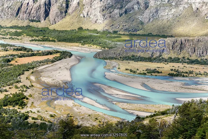 : Wide river valley of the meandering Rio De Las Vueltas : Wide river valley of the meandering Rio De Las Vueltas