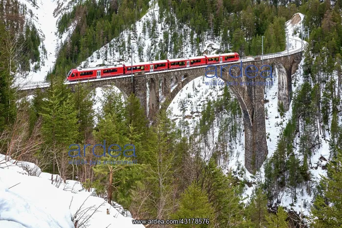 : Wiesen Viaduct, Rhaetian railway, Graubunden, Switzerland : Wiesen Viaduct, Rhaetian railway, Graubunden, Switzerland