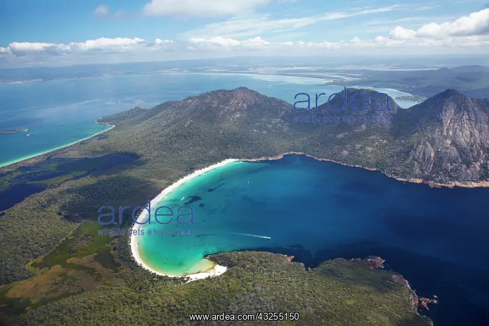 : Wineglass Bay, and The Hazards, Freycinet : Wineglass Bay, and The Hazards, Freycinet