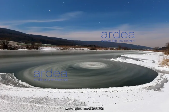 : Winter Moonlight - over the River Weser - rotating ice-flows : Winter Moonlight - over the River Weser - rotating ice-flows