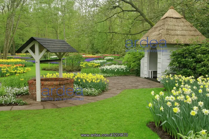 : Wishing well in garden, Keukenhof Gardens : Wishing well in garden, Keukenhof Gardens