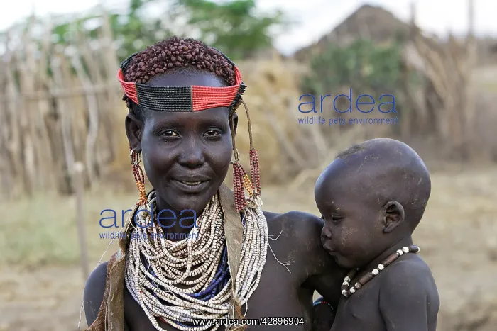 : Women and baby Karo ethnic group : Women and baby Karo ethnic group