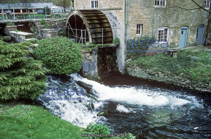 : Working water wheel providing power for Donnington Brewery : Working water wheel providing power for Donnington Brewery