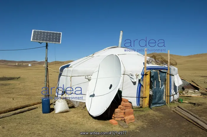 : Yurt w. / satellite dish & solar panel : Yurt w. / satellite dish & solar panel