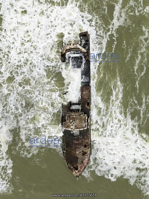 : The Zeila shipwreck at the Skeleton Coast : The Zeila shipwreck at the Skeleton Coast