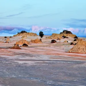 80196641 The Mungo National Park is a protected 80196641 The Mungo National Park is a protected