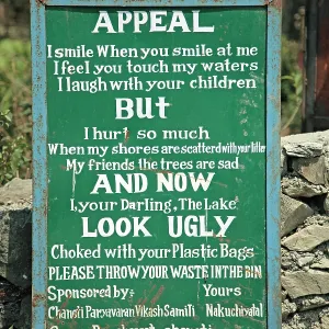 Anti-litter Sign near one of the lakes close to Anti-litter Sign near one of the lakes close to