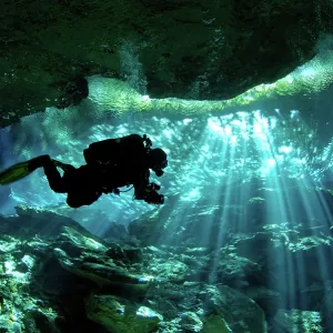 Cenote Silhouette of diver - DOS - OJOS Cenote Silhouette of diver - DOS - OJOS