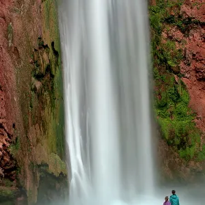 Mooney Falls / Havasupai Falls with tourists (Kennedy Mooney Falls / Havasupai Falls with tourists (Kennedy