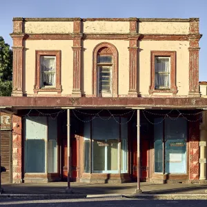 The small historic township of Clunes lies half-way The small historic township of Clunes lies half-way