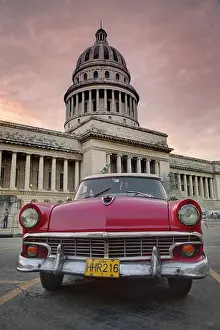 1950s: 1950's era car parked on street in Havana